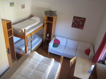Slaapkamer 2 biedt ruimte aan 4-5 personen