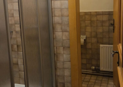 Zusätzliches abschließbares Badezimmer + WC